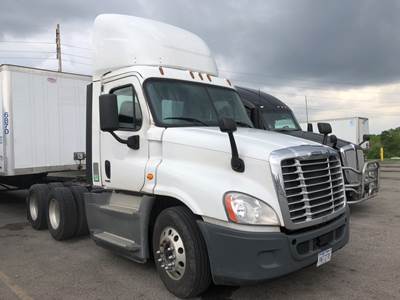 2015 Freightliner CASCADIA 125 6X4 Day Cab Truck