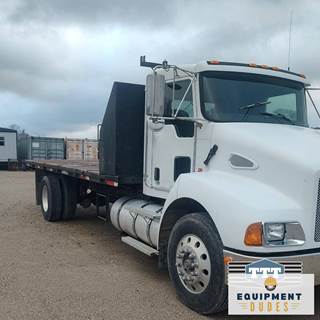 2005 Kenworth T300 2 1/2 Ton Cargo Trucks