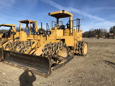 1982 Caterpillar 815B Padfoot Roller Compactor