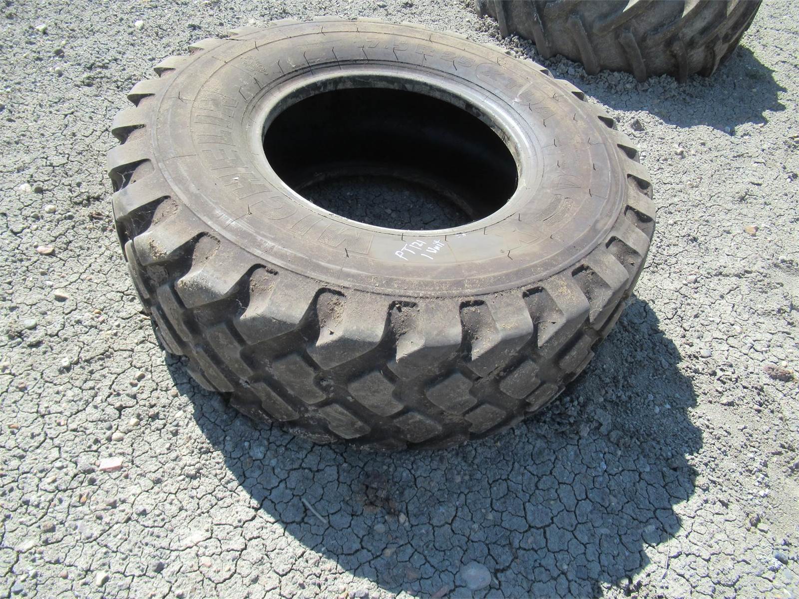 michelin-17-5r25-tire-for-sale-chamberlain-sd-pt121
