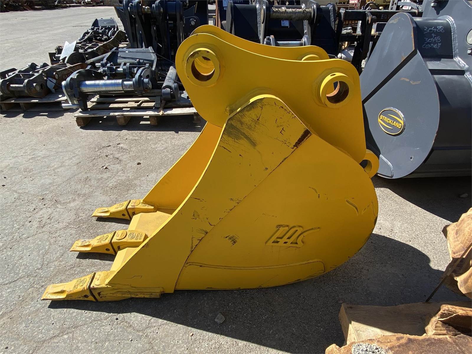 Strickland 24" TAC BKT W/ TEETH SevereDuty Bucket For Sale