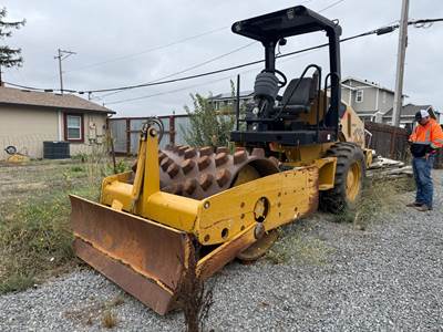 2014 Caterpillar CP44 Padfoot Roller Compactor - Blade