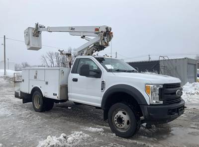 Altec AT200A Telescopic Boom mounted on a 2017 Ford F-450 SD, 35'6" Working Height, Gas Power, Clean Carfax