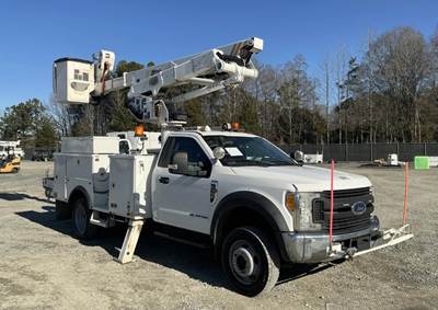 Altec AT41M Articulating & Boom mounted on a 2017 Ford F-550SD, 46' Working Height, Material Handling Jib, 4X4, Diesel