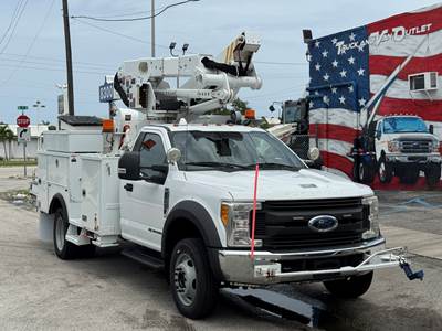 Altec AT41M Articulating & Boom mounted on a 2017 Ford F-550SD, 46' Working Height, Material Handling Jib, 4X4, Diesel