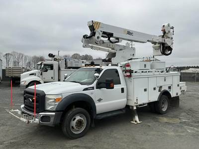 2016 FORD F-550SD EQUIPPED W/ ALTEC AT40M 45' BOOM, 4X4, 6.7L POWERSTROKE TURBO DIESEL, LEASE RETURN, XTRA CLEAN