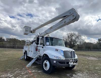 2018 INTERNATIONAL 4300 EQUIPPED WITH ALTEC AA55-MH 61' ARTICULATING BOOM W/ MATERIAL HANDLING HIB, CUMMINS POWER, ALLISON AUTOMATIC  (3 IN STOCK)