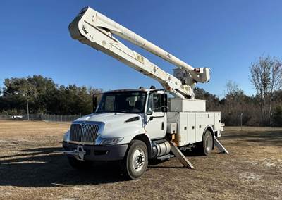 2017 INTERNATIONAL 4300 EQUIPPED WITH ALTEAC AA55-MH 61' ARTICULATING BOOM W/ MATERIAL HANLDING JIB, CUMMINS POWER, ALLISON AUTOMATIC, (3 IN STOCK)