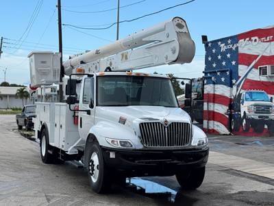 2018 INTERNATIONAL 4300 EQUIPPED WITH ALTEC AA55-MH 61' ARTICULATING BOOM W/ MATERIAL HANDLING HIB, CUMMINS POWER, ALLISON AUTOMATIC  (3 IN STOCK)