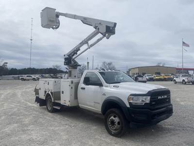 2020 RAM 5500HD EQUIPPED WITH 45' VERSALIFT SST40EIH-02 ARTICULATING & TELESCOPIC BOOM, CUMMINS POWER, 4X4, LOW HOURS