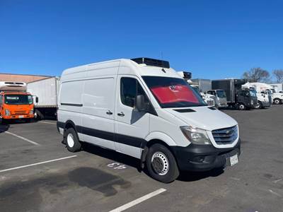 2018 Freightliner Sprinter 3500 Dual Rear Wheels, Refrigerated Box Van  - Carrier INTEGRA 30S w/electric standby
