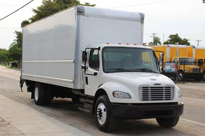 2017 Freightliner M2 106 26' Box Truck W/Liftgate, cummins, clean, NON-CDL