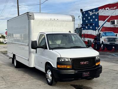 GMC Savana G3500 16 ft Box Truck - 401HP, Automatic, Roll up Door