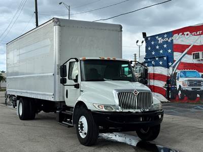 2020 International MV607 Box Truck - NON-CDL 26' A.M. HAIRE Box Service Van /LIFTGATE