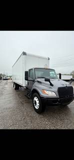 2023 INTERNATIONAL MV607 26' BOX TRUCK WITH LIFTGATE, CUMMINS POWER, ALLISON AUTOMATIC, XTRA CLEAN, NON-CDL