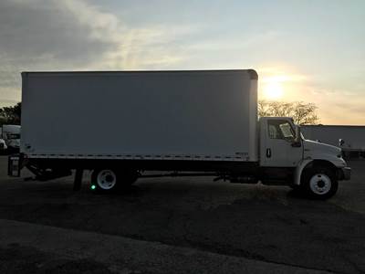 2021 INTERNATIONAL MV607 24' BOX TRUCK, ALUMINUM LIFTGATE, AIR RIDE, FLEET MAINTAINED, CUMMINS POWER, NON-CDL