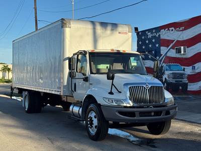 2020 INTERNATIONAL MV607 26' BOX TRUCK WITH LIFTGATE, CUMMINS POWER, ALLISON AUTOMATIC, 214K MILES, NON-CDL