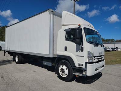 2019 Isuzu FTR 26' BOX TRUCK, NON-CDL, 102 X 103 BODY, 3,300 LBS TUCKAWAY LIFTGATE, LEASE RETURN, LOW MILES
