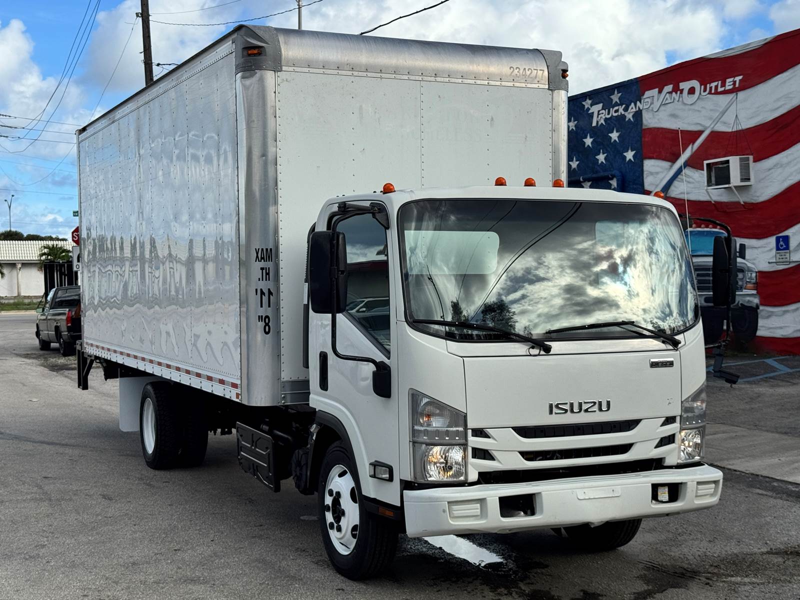 2019 Isuzu NQR's photo