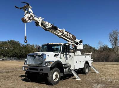 2017 INTERNATIONAL WORKSTAR 7300 EQUIPPED W/ ALTEC DM47-TR DIGGER DERRICK, 47' SHEAVE HEIGHT, 18" AUGER, 23,790 LBS CAPACITY, CUMMINS POWER