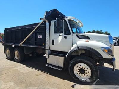 2017 INTERNATIONAL 7500 SBA TANDEM AXLE 16 YD DUMP TRUCK, LOW MILES, CUMMINS POWER, AUTO