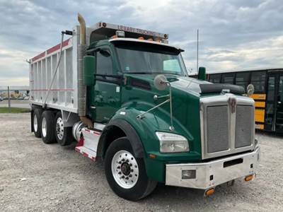 2016 KW T880 TRI-AXLE DUMP TRUCK, ALUMINUM BODY, DOUBLE FRAME, 455 HP, 13-SPEED AUTOMATIC