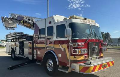 2005 SUTPHEN QUINT FIRE APPARATUS, 70' PLATFORM/LADDER, 2,000 GPM, 400 GAL WATER CAP., DETROIT SERIES 60