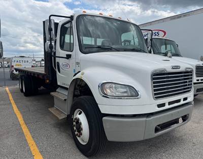 2016 FREIGHTLINER M2-106 TANDEM AXLE FLATBED, CUMMINS ISL POWER, 330 HP, 10-SPEED MANUAL, LEASE RETURN