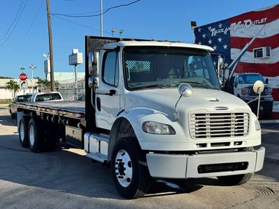 2017 Freightliner Business Class M2-106, Cummins ISL, Tandem Axle, Moffet Hookup