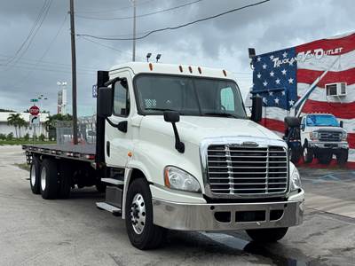 2018 FREIGHTLINER CASCADIA, TANDEM AXLE, 24' FLATBED BODY, 10-SPEED AUTO, MOFFET HOOKUP, ALUMINUM WHEELS