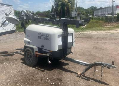 2017 WACKER NEUSON LTN6 TOWABLE LIGHT TOWER, 360° ROTATION, 120V GFCI OUTLETS, 68 HRS OF RUNTIME, CITY OWNED