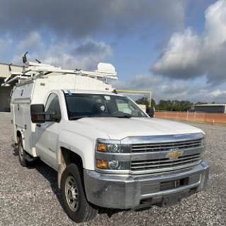 2018 CHEVY SILVERADO 3500HD UTILITY SERVICE TRUCK, 8' ENCLOSED BODY, LADDER RACKS, CLEAN CARFAX, 1-OWNER