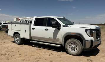 2024 GMC Sierra 4WD Crew Cab Standard Box Pro's photo