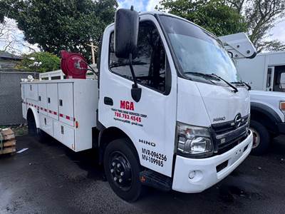 2015 HINO 195 EQUIPPED W/ 13' READING SERVICE / MECHANIC BODY, 1,650 LBS LEVEL LIFTGATE, 5.1L TURBO DIESEL ENGINE, AISIN AUTOMATIC TRANSMISSION