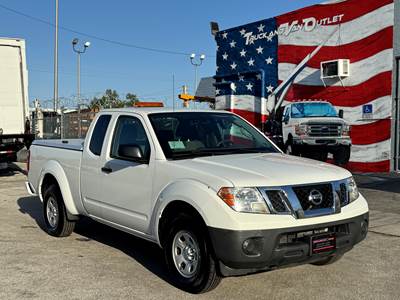 2017 Nissan Frontier King Cab / 4-Cylinder / Automatic / Low Miles