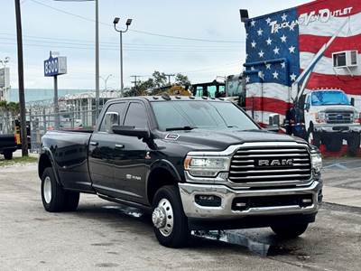2019 RAM 3500 Laramie Longhorn Crew Cab  4X4 long Box