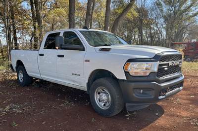 2022 RAM 2500 Tradesman Crew Cab,8' Bed, 6.4L Hemi V8 Power, 8 speed Transmission, Clean Carfax, 1-Owner