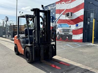 2018 Toyota 8FDU30 Pneumatic Tire Forklift - 6,000 lbs. / 187" Fork Height