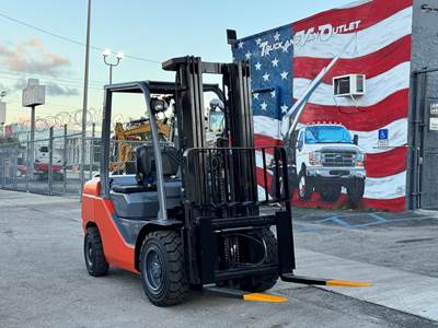 2018 Toyota 8FDU30 Pneumatic Tire Forklift - 6,000 lbs. / 187" Fork Height