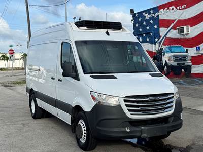 2019 FREIGHTLINER SPRINTER 3500 REFRIGERATED VAN, CARRIER INTEGRA 30S REEFER, OFF-LEASE, MANY IN STOCK