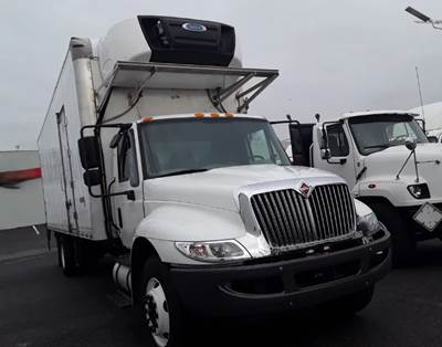 2019 INTERNATIONAL 4300 REFRIGERATED TRUCK, 26' INSULATED BODY, CARRIER SUPRA 960 REEFER, LIFGATE, 33K GVWR