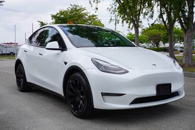 2022 Tesla Model Y Long Range, Clean Carfax, Self-Driving Software
