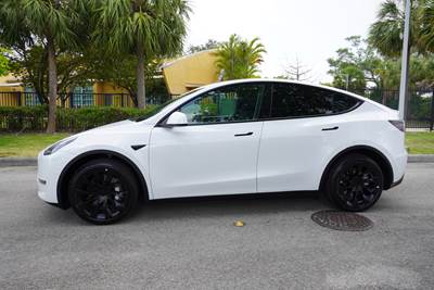 2022 Tesla Model Y Long Range - Photo 9