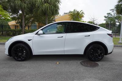 2022 Tesla Model Y Long Range - Photo 10