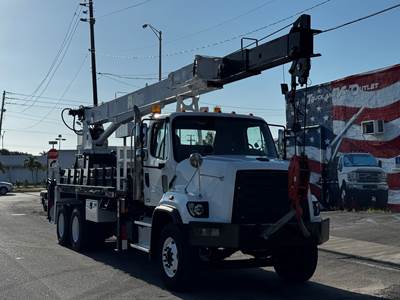 Altec AC18-70R-HL Telescopic Crane Truck-Mounted Boom / Crane - on  2015 Freightliner 108SD