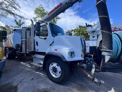 2015 Freightliner 108SD / VacAll AJV 610 Vacuum Truck / 6 cubic yard tank / Cummins / Low Miles