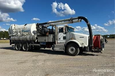 2014 Kenworth T800 Equipped with Vactor 2100 plus Sewer Vac, Cummins Power, Automatic