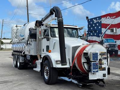 2014 Kenworth T800 Equipped with Vactor 2100 plus Sewer Vac, Cummins Power, Automatic