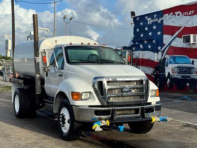 2015 Ford F-750 2,000 Gallons Water Truck - Curry Supply Water Tank