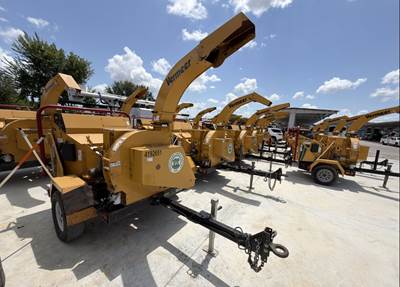 2019 VERMEER BC900XL TOWABLE WOOD CHIPPER, SINGLE AXLE, LOW HOURS, 1-OWNER, 9" INFEED